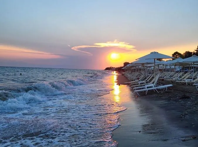 Sunny Sea View Apartment- Geoponika - Free Parking Appartement